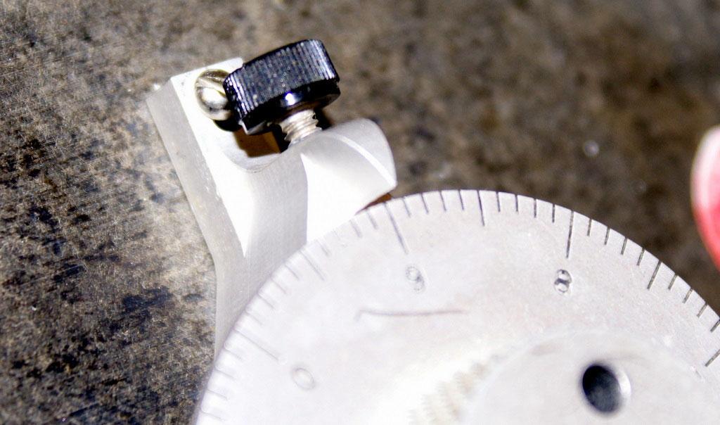 HARDWARE NULLING DIAL CLAMP Use this small knurled screw to lock the Nulling Dial in place when using the Feedback system to measure relative gravity differences.
