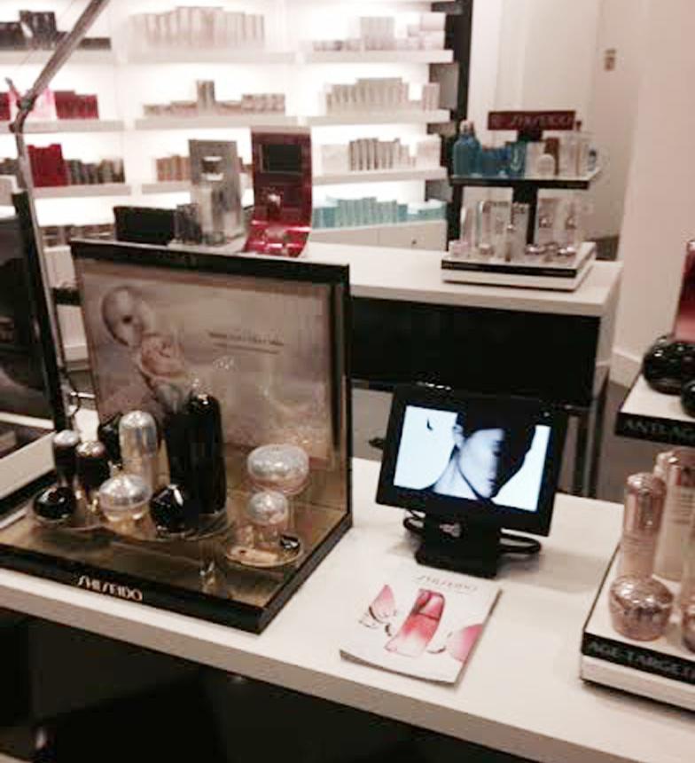 The ipad is there to provide extra product information, and for customer consultations. Shiseido needed their ipads to be approachable, yet secured and controlled on their terms.