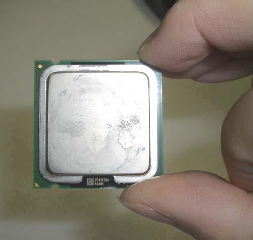 Installation of CPU (Socket Hold the CPU by the edges where