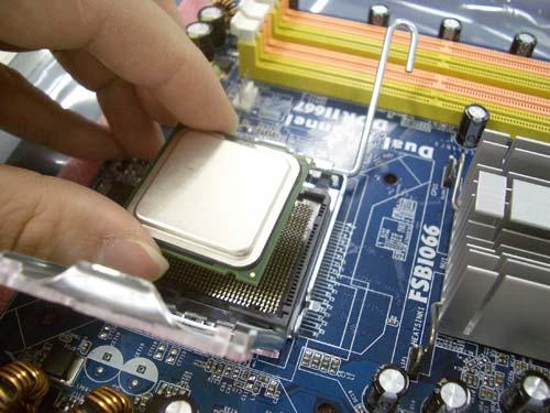 Installation of CPU (Socket 775)