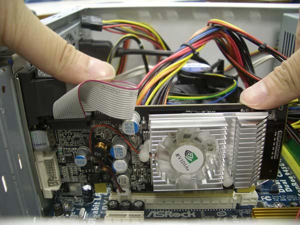 Installation a PCI-E Display Card Place the Display Card in the PCI- E Slot, make sure