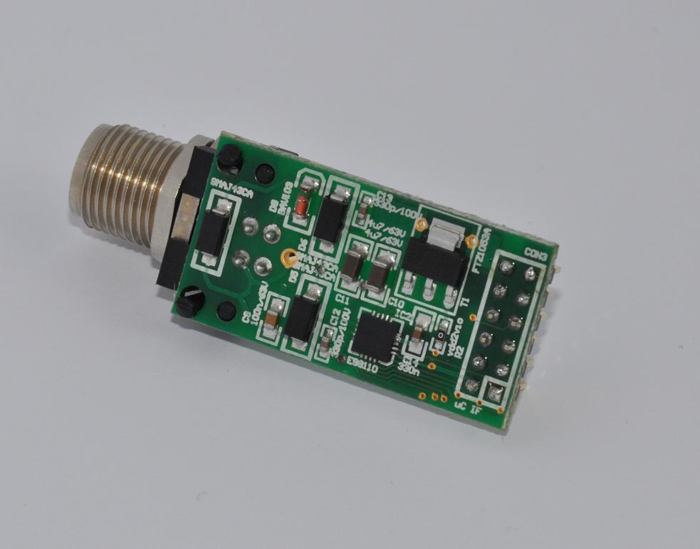 Evaluation KIT PCB 2 provides a standard M12 plug to connect the IO-Link line. All digital controls of the E981.10 are available at a plug connector.