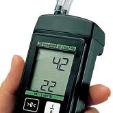 Timed or multi-point mean calculation Parallel measurement of velocity and temperature Switches between: Hold/Max/Min; C/ F; m/s/fpm testo 425 Thermal anemometer with separate velocity/temperature
