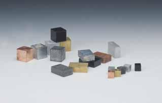 00 Specific gravity cubes 6 different materials each in three different sizes. Delivered in a plastic box. 1500.