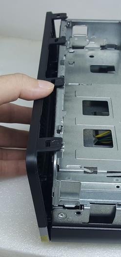 Release 4 bezel latches from chassis by pulling outwards the bezel