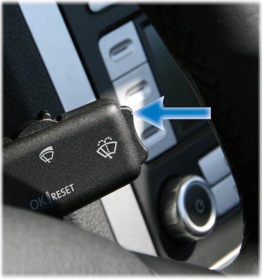 Control elements Wiper stalk By pushing the sideways button about 3 seconds you will reach the DIS menu of the vehicle. Select KUFATEC FISCON by pushing the OK/Reset-button.