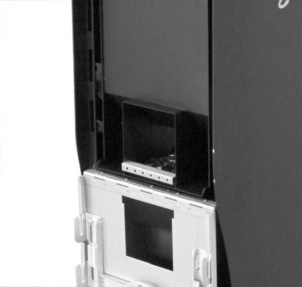The hopper and the cash box are located in the central compartment of the change machine, protected by a safety lock that controls an 8-point locking systems for the cabinet; in order to access the
