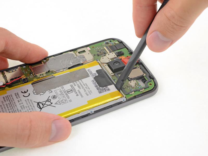 High concentration (90% or greater) alcohol will not harm your phone's components.