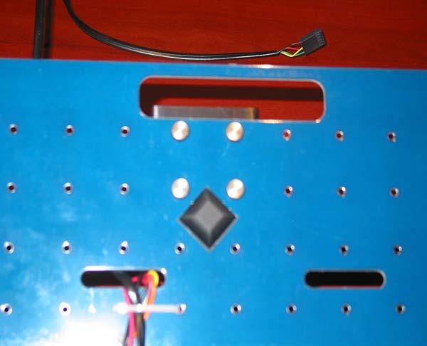 Figure 4 Tighten thumb screws to motor case Step 3.