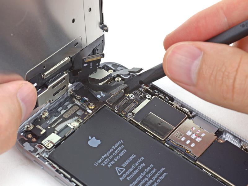 When reassembling your phone, the display data cable may pop off its connector.