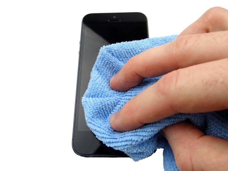 Remember to use a chamois cloth to wipe off the screen before returning it to