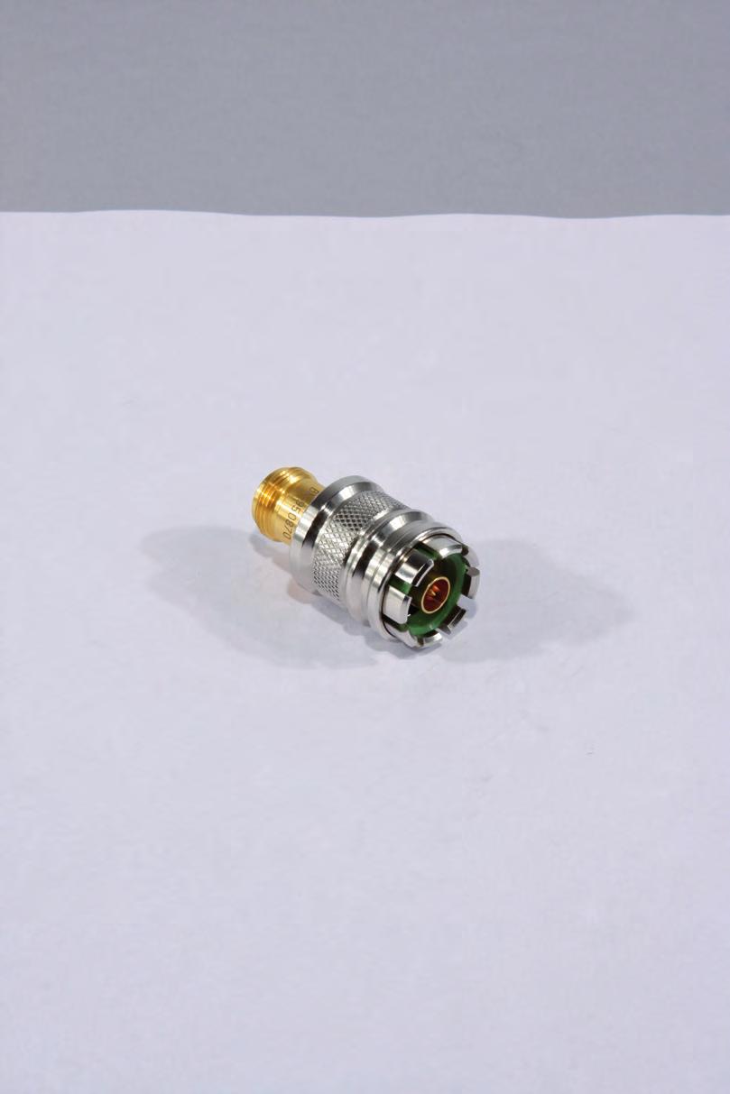 Articulated lines are available in connector types 3.5 mm and N. BN 53 36 45 BN 53 36 38 Frequency range 0-18 GHz 0-26.5 GHz Connectors N plug 3.5 mm plug Impedance 50 Ω ±0.5 VSWR 1.1 @ 0-4 GHz 1.