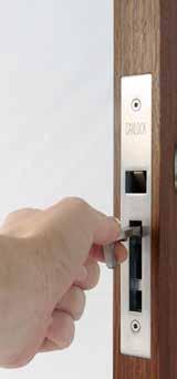 Requires minimum door thickness of 3mm. Finishes available: SCP or PB. BACKSET 56 126 190 Symbol used in lock configuration options: 38.