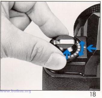 FOCUSING At the center of the viewfinder is the split image with microprism collar which is then surrounded by ground glass.