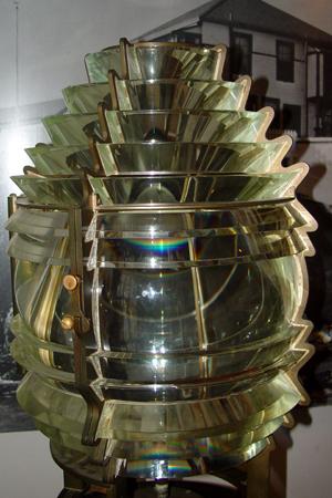 Fresnel Lens Lens with thickness remove Cheaper, but can be lower quality Reason: diffraction effects at step boundries Often made of low cost