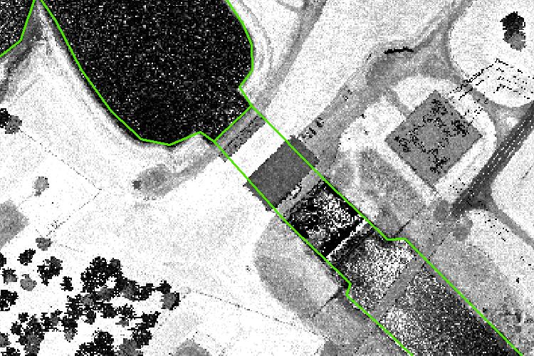 Figure 24 Tile u19352_3_b_in. The breakline is capturing a culvert which has been classified to ground. It should split around the culvert.