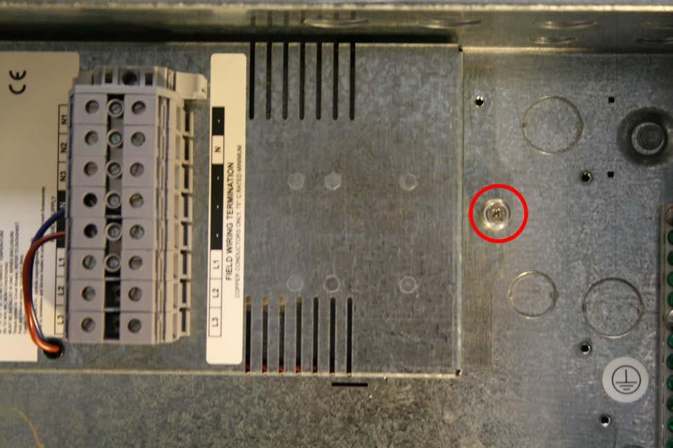socket. Note that the internal power supply is derived from phase L1.