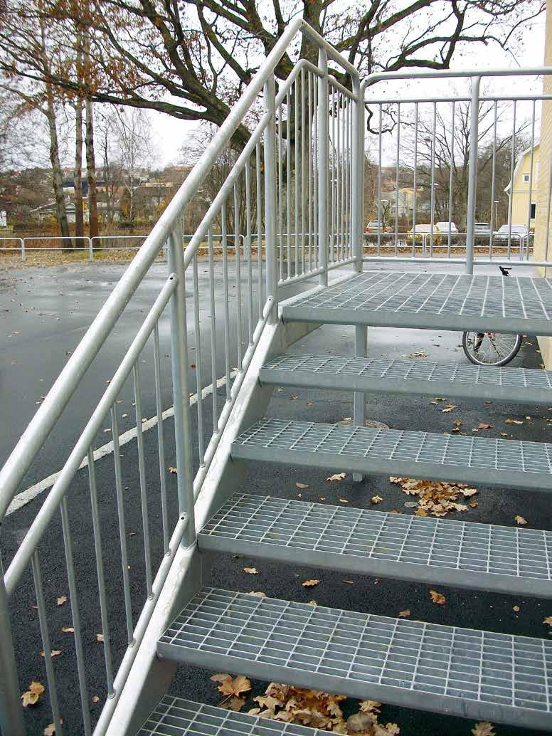 Stairtreads and landing Weland manufactures straight stairtreads and landings from grating, slit