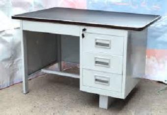 Single Pedestal Desk with Block Leg Code : S102/LTBL OR S102/MTBL Size : 762(H) x 762(D) x 1220(W)mm