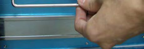 The 2 inner rails must be parallel with the 2 middle rails so that 2 inner rails will insert and slide easily.