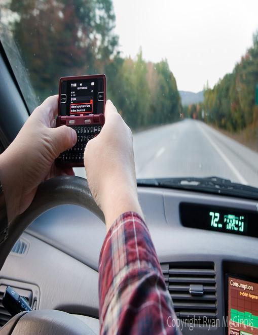 In-vehicle distraction Mobile phone use: texting Important distinction: texting is amenable to resumption after selective disengagement, while conversation may be more difficult to interrupt and