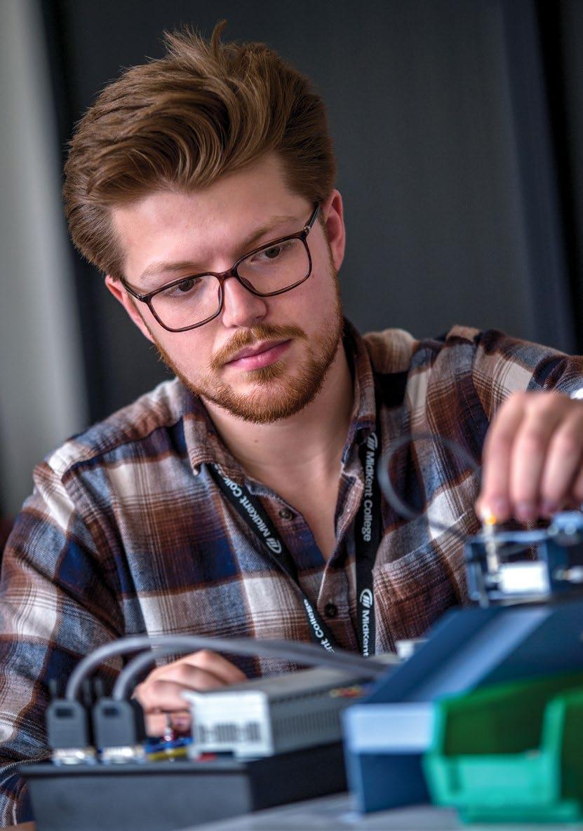 Apply online: www.midkent.ac.uk/ ENGINEERING Our courses and higher apprenticeships train the engineers of the future as well as those who are already working in the industry.