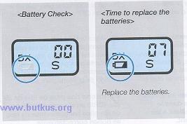 2 Insert two 3 V lithium batteries (CR2) in the 2 battery compartment making sure that they are correctly oriented.