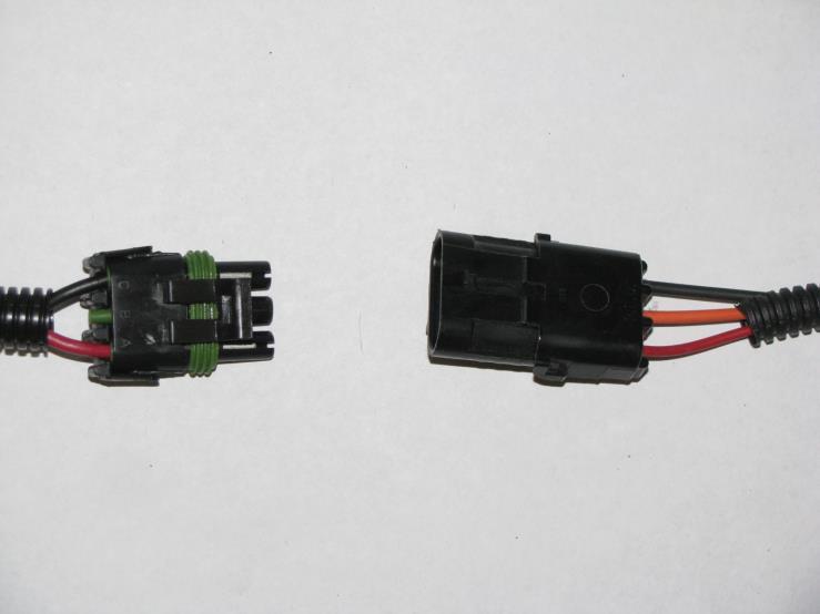 Display Power Connection NEG. - POS. + CAN/Power cable Connection Fuses Figure 4. 22ft. power cable 3.
