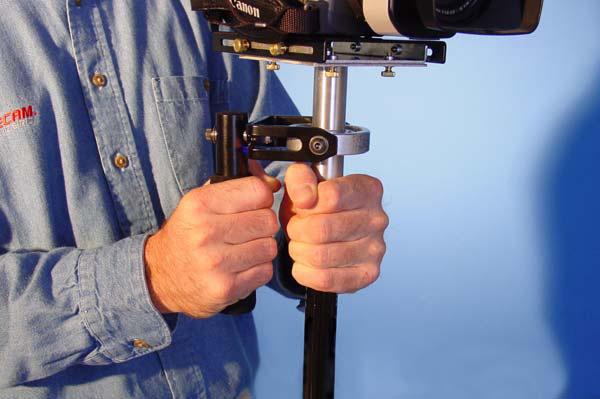 #9 IMPROPER TECHNIQUES When shooting with the Glidecam XR-SERIES avoid grabbing the CENTRAL POST.