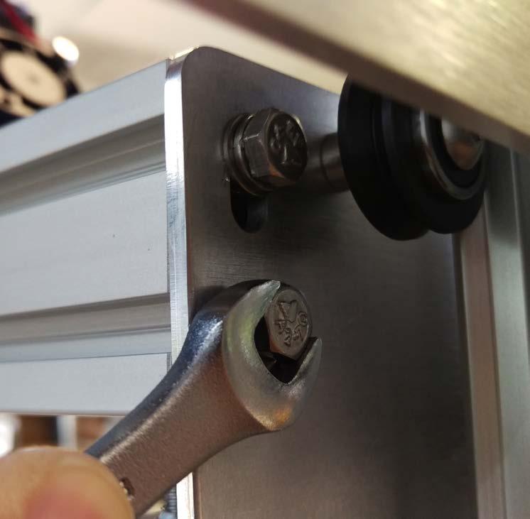 b11 Use the 8mm combination wrench to gradually tighten the M5x12 hex head screws at each corner.