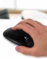 Má povrch citlivý na dotyk, takže môžete intuitívne ovládať kurzor aj prstami. Môžete rolovať, ovládať švihom a posúvať kurzor, nech už budú vaše prsty kdekoľvek na povrchu myši.