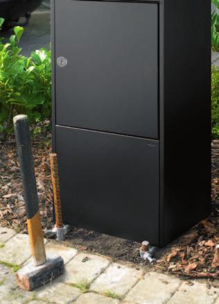 This eliminates the need for heavy duty soil and concrete work, and it is easy to position the parcel mailbox vertically. The system is also highly fl exible.