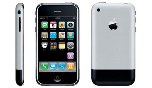 Leta 2007 je na trg prišel iphone prve generacije, ki ga lahko vidimo na sliki 2.7. Zasnoval in razvil ga je Apple. Podpiral je že GPRS in EDGE prenos podatkov.