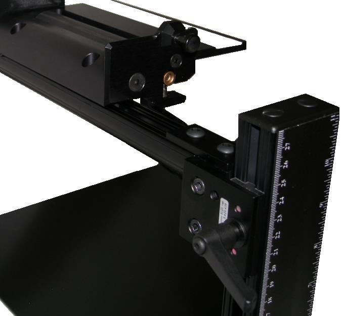 11. Adjust the height of the horizontal bar so that the docking plate aligns as close as possible to the height of the printhead.