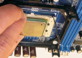 The CPU fits only in one correct orientation. DO NOT force the CPU into the socket to avoid bending of the pins. Step 4.