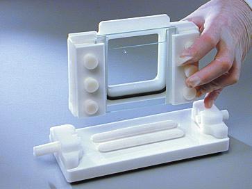 Module - no removal of plates necessary Simple assembly User replaceable silicone seals Solid acrylic construction 18 The CDC series