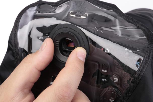 Attach the hood to your lens before inserting it into the lens barrel sleeve. 2.