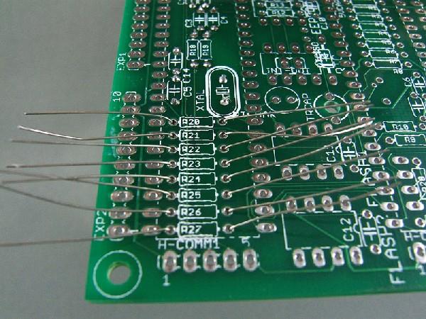 CPU1 Continued install 2K2 resistors R20-R27 (you can substitute 2K resistors) Bending