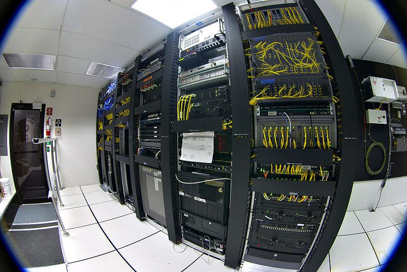 The real story cononued Post-dot-com bust, big companies ended up with large data centers, with low uolizaoon