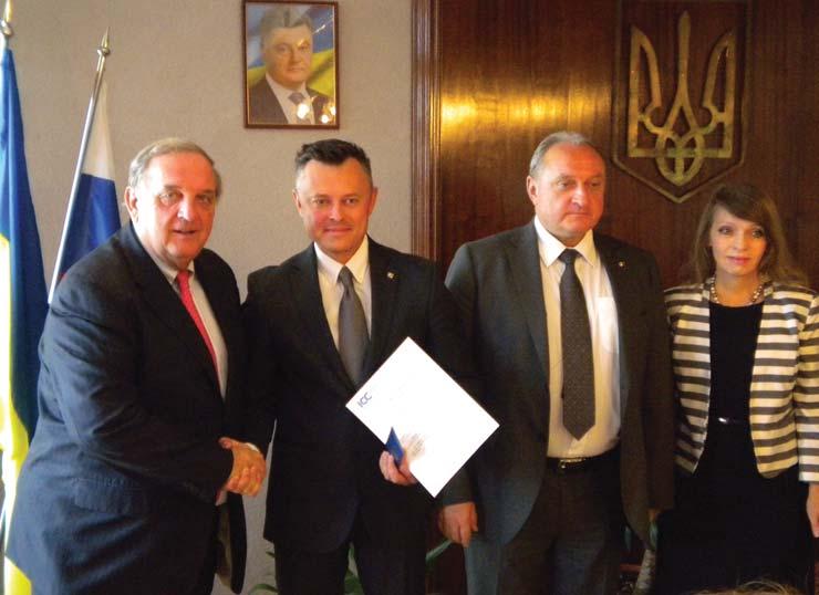Najvyšší predstavitelia obchodných komôr oboch krajín slávnostne podpísali memorandum o vzájomnej spolupráci. únie.