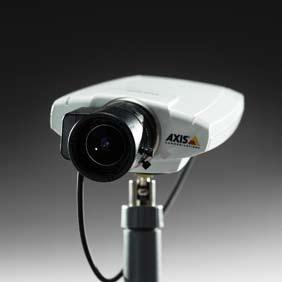 An Axis network video system is able to send video without the need for a dedicated physical infrastructure.
