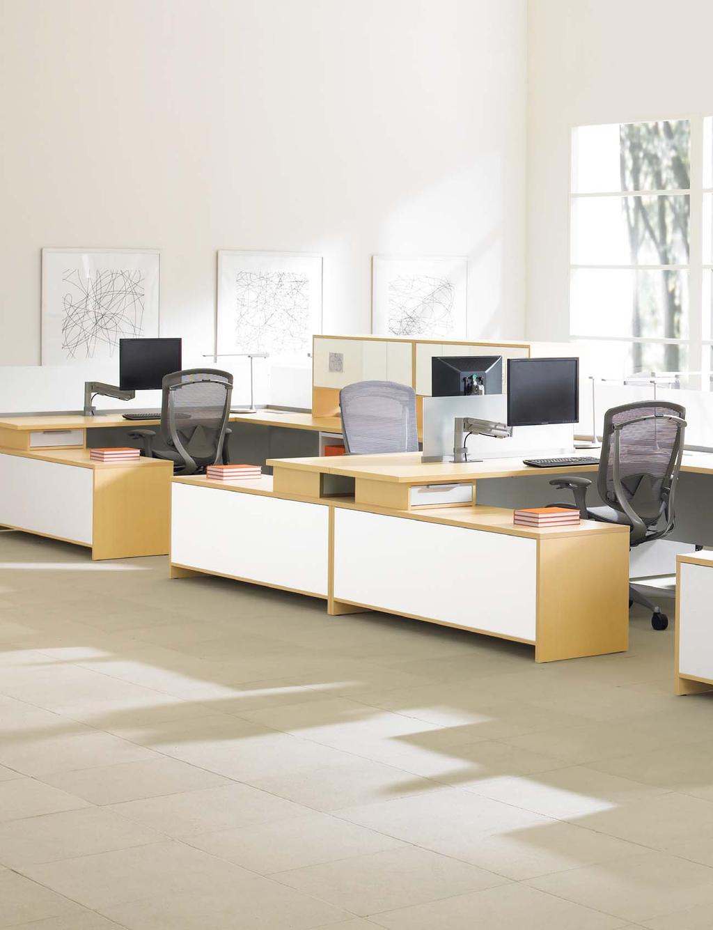 The foundation of Expansion Desking spaces when planned with low storage, glass comprises the Spine Desk and Modular Desk options and