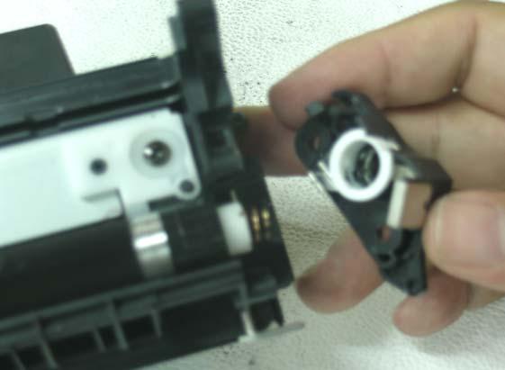 Remove the black drive gear, the stabilizing bar and the mag roller bushings from the ends of the mag roller.