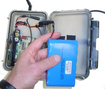 8. UndercoverEye Power Box 12V Battery & Charger Included with your UndercoverEye unit is a rechargeable 12V Li-Ion battery and 12V