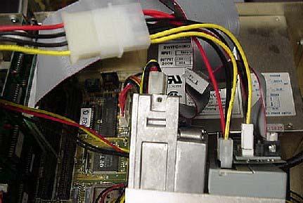 SCSI cable Figure 6. Install the SCSI adapter cable. 11.