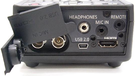 Connect the USB cable between the USB connector of AG-HMR10 and PC.