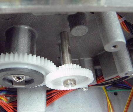 Rotate the spindle 180 degree and fasten the other screw at