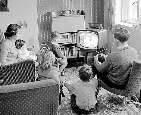 5G - Linear TV/Media Seniors still use linear TV as main source of information and