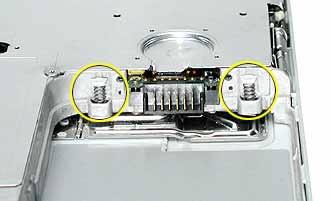 When reassembling the computer, make sure that the two springs in the battery connector are in place before installing the bottom case.