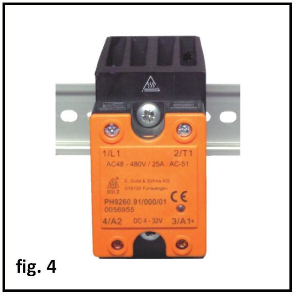 This switch is available as accessory and is inserted in a pocket on the bottom side. Attention: The load output is not electrically separated from the mains even if no drive is present Fig.